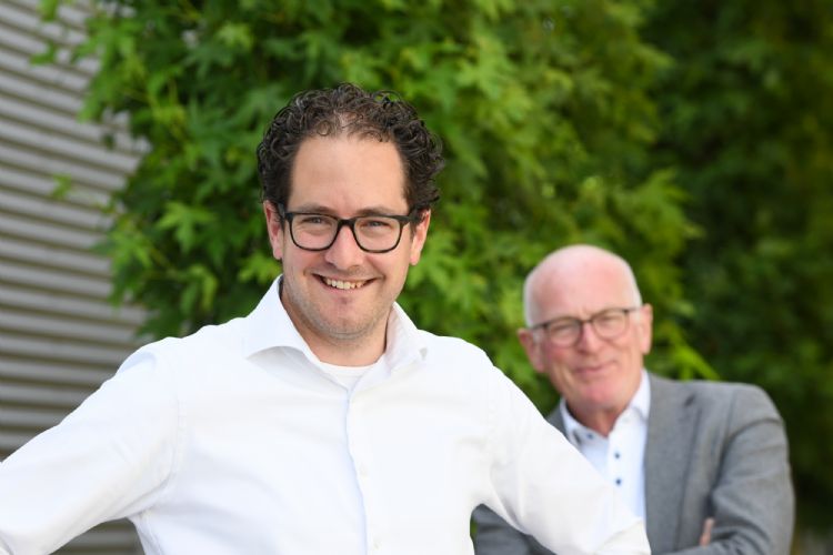 Ralph van der Hulst neemt in 2020 het stokje volledig over van vader Frans Ralph van der Hulst neemt in 2020 het stokje volledig over van vader Frans