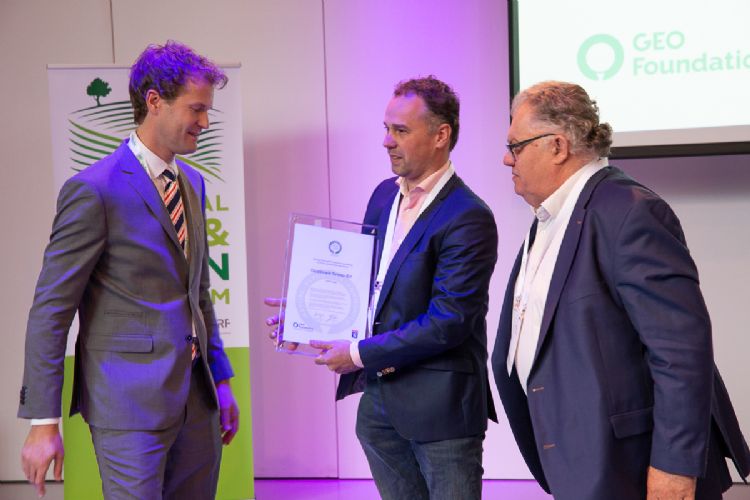 Piet Oosthoek krijgt het Recognised Service Provider label voor 2019 uitgereikt Piet Oosthoek krijgt het Recognised Service Provider label voor 2019 uitgereikt