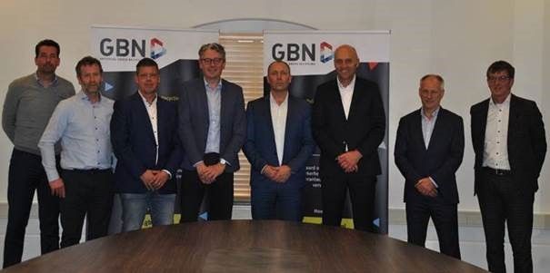 V.l.n.r.: [Bas Reinds (directeur Domo Sport Grass), Andre Ceelen (directeur CSC Sport), Berrie Klein (Manager GBN), Gosewin Bos (directeur Antea Sport), Eric van Roekel (Directeur GBN), Michael Vogel (CEO Ten Cate Grass Group), Ralph Teunissen (directeur V.l.n.r.: [Bas Reinds (directeur Domo Sport Grass), Andre Ceelen (directeur CSC Sport), Berrie Klein (Manager GBN), Gosewin Bos (directeur Antea Sport), Eric van Roekel (Directeur GBN), Michael Vogel (CEO Ten Cate Grass Group), Ralph Teunissen (directeur