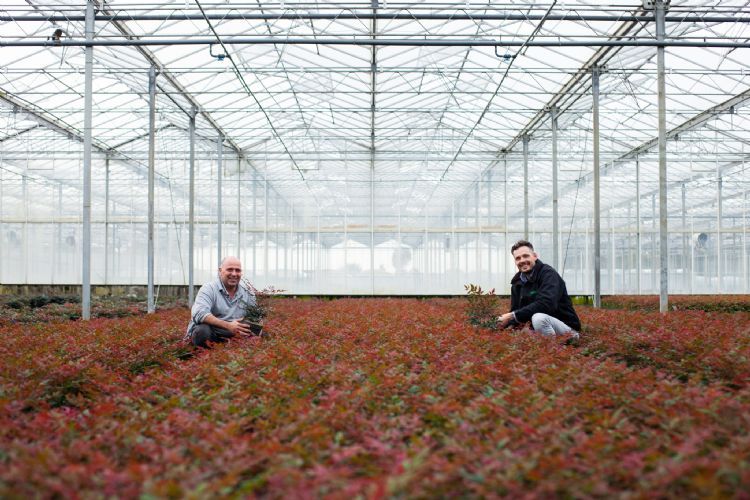 Kweker Ron van Opstal (links) en Lars Tolenaars van Jiffy